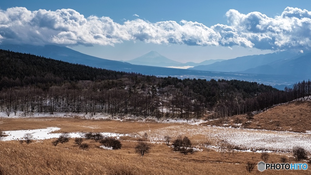 長野県・冬の霧ヶ峰から眺める富士山