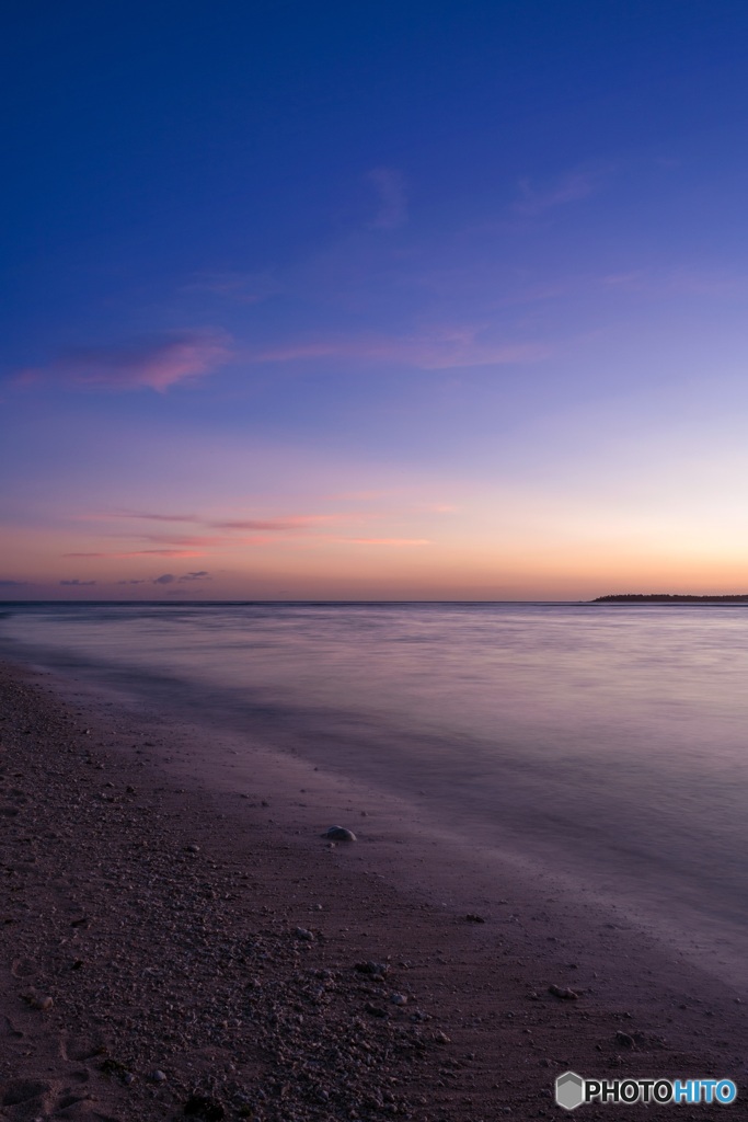 沖縄県・瀬底島 瀬底ビーチの夕焼け 1
