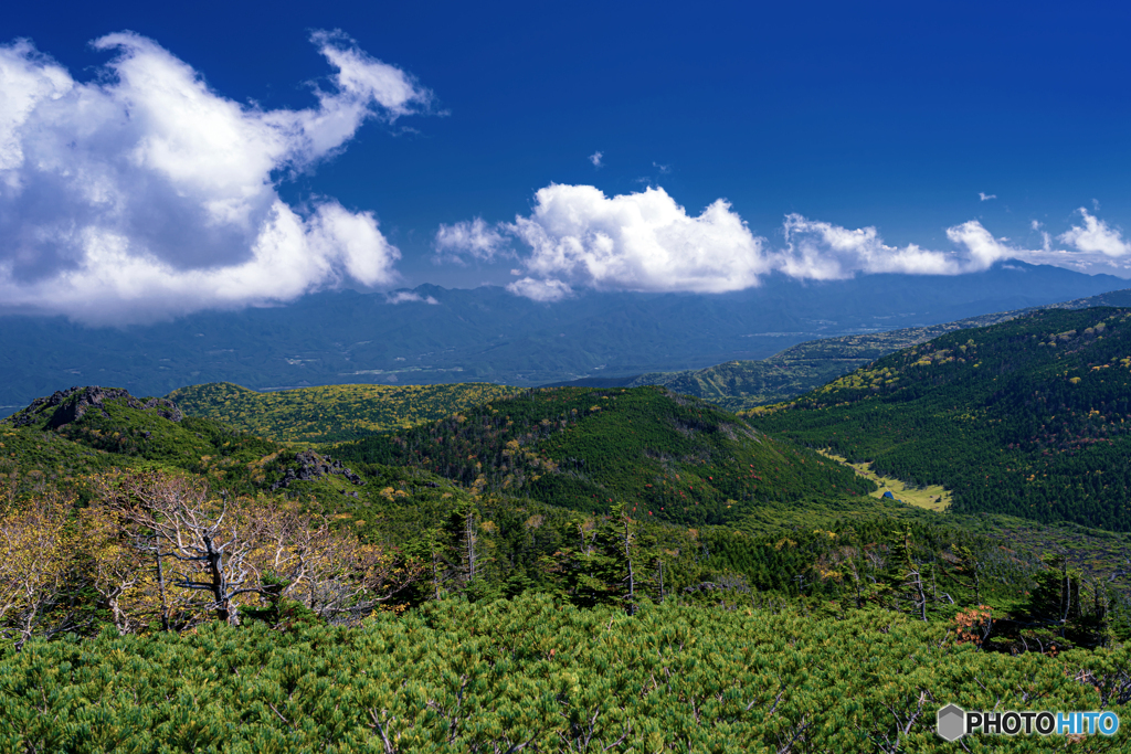 長野県・北横岳 初秋の山頂から眺める風景