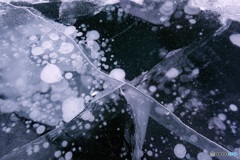 北海道・上士幌町 糠平湖のアイスバブル