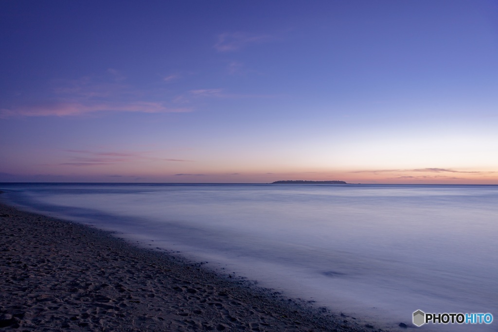 沖縄県・瀬底島 瀬底ビーチの夕焼け 3