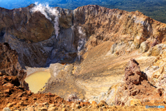 北海道・阿寒国立公園 雌阿寒岳の赤沼 2