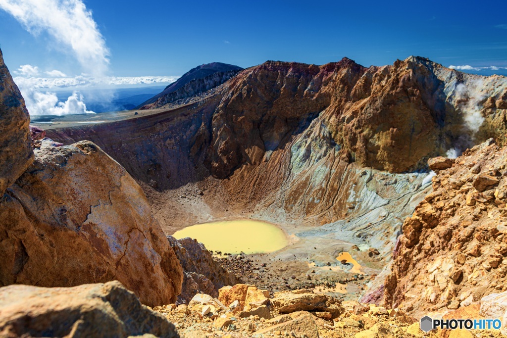 北海道・阿寒国立公園 雌阿寒岳の赤沼 1