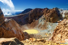 北海道・阿寒国立公園 雌阿寒岳の赤沼 1