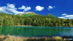 北海道・阿寒国立公園 オンネトーと雌阿寒岳と阿寒富士 2