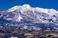 長野県・斑尾高原から望む冬の妙高山の風景 2
