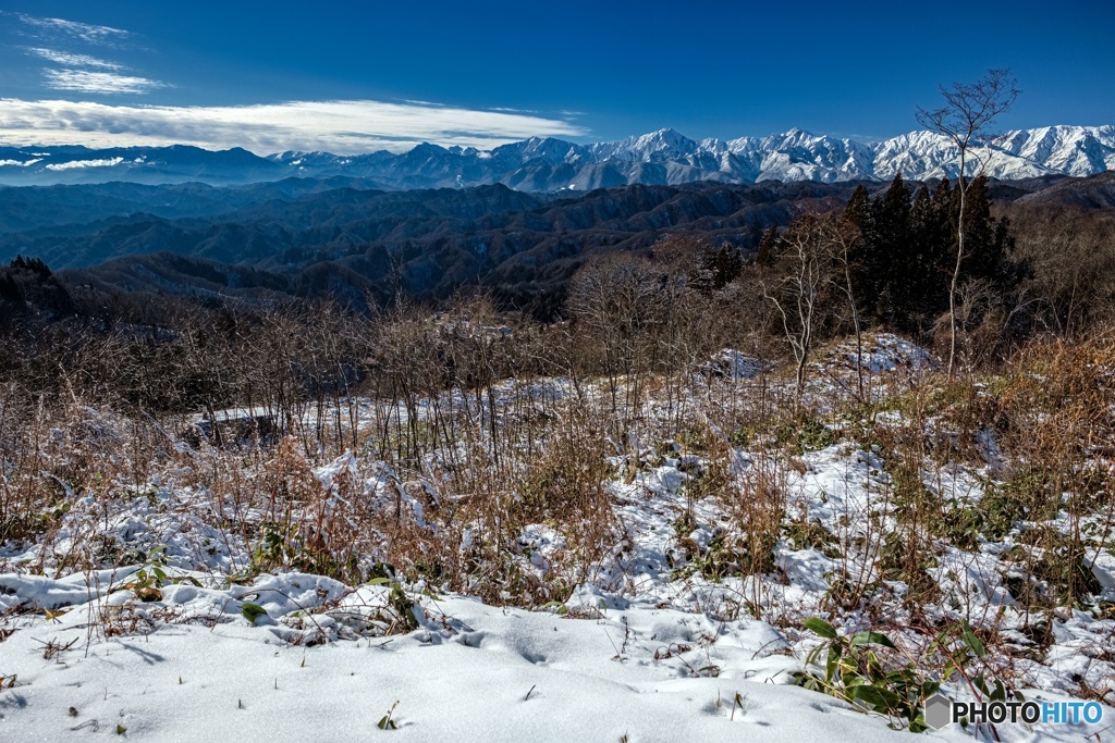 長野県・冬の小川村より北アルプスを望む