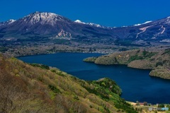 長野県・新緑の黒姫山と野尻湖の風景 2
