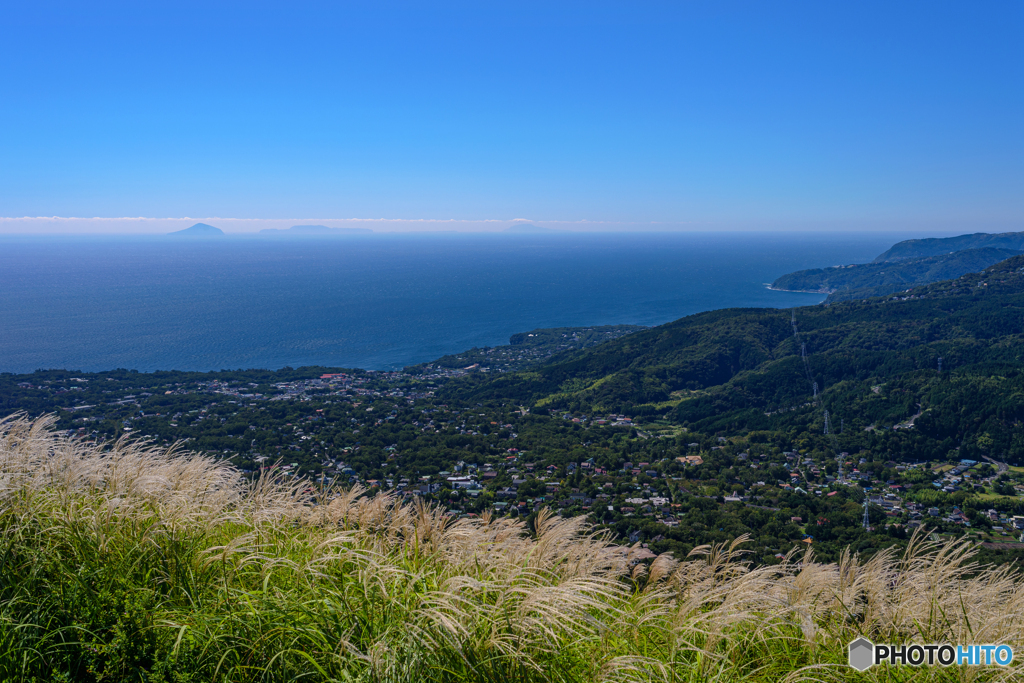 静岡県・伊東市 夏の大室山からの眺める伊豆諸島の風景