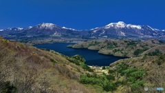 長野県・新緑の黒姫山と妙高山と野尻湖の風景