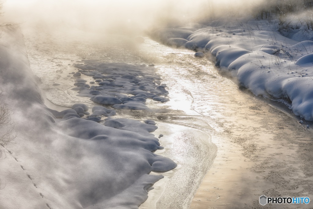 北海道・美瑛町 美瑛川の朝霧