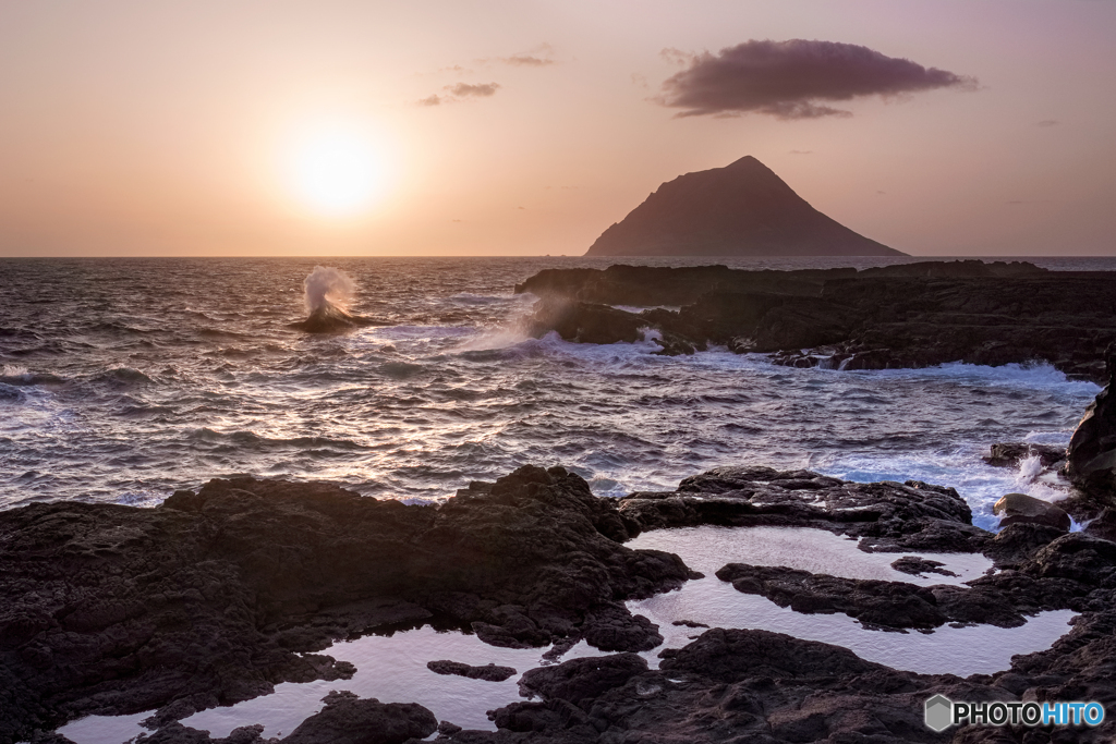 東京都・八丈島 南原千畳敷の夕景