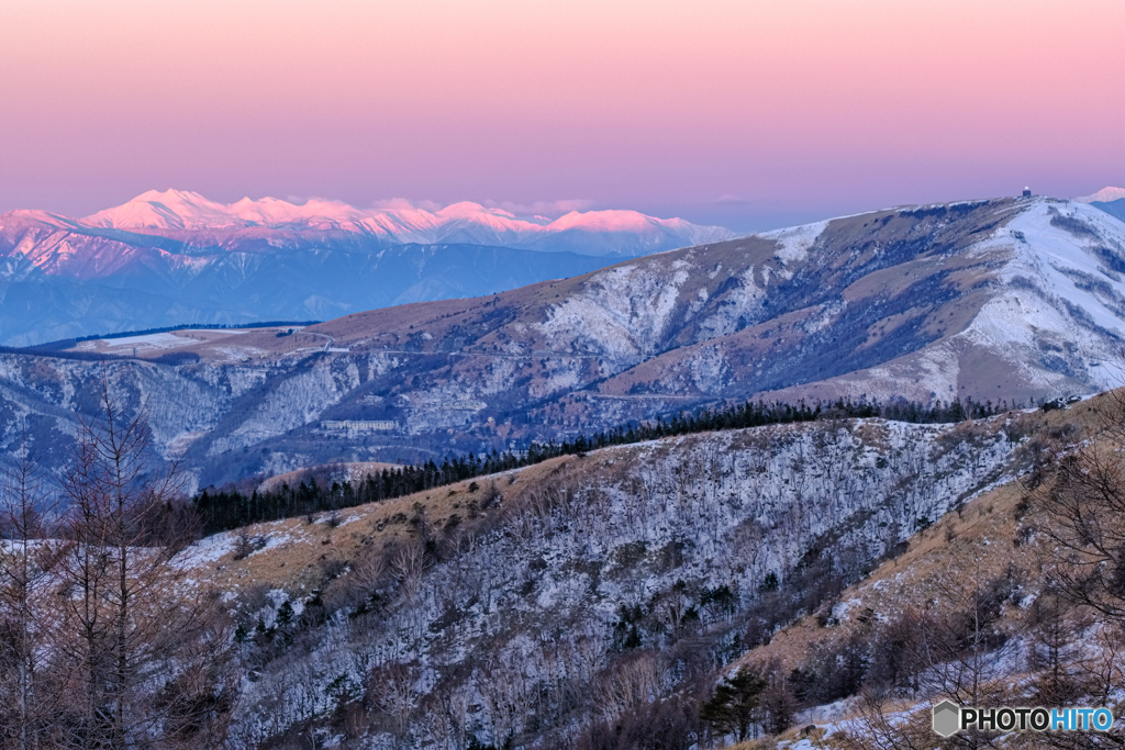 長野県・八子ヶ峰から望む乗鞍岳のモルゲンロート