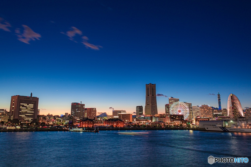 神奈川県・みなとみらいの夕景 2