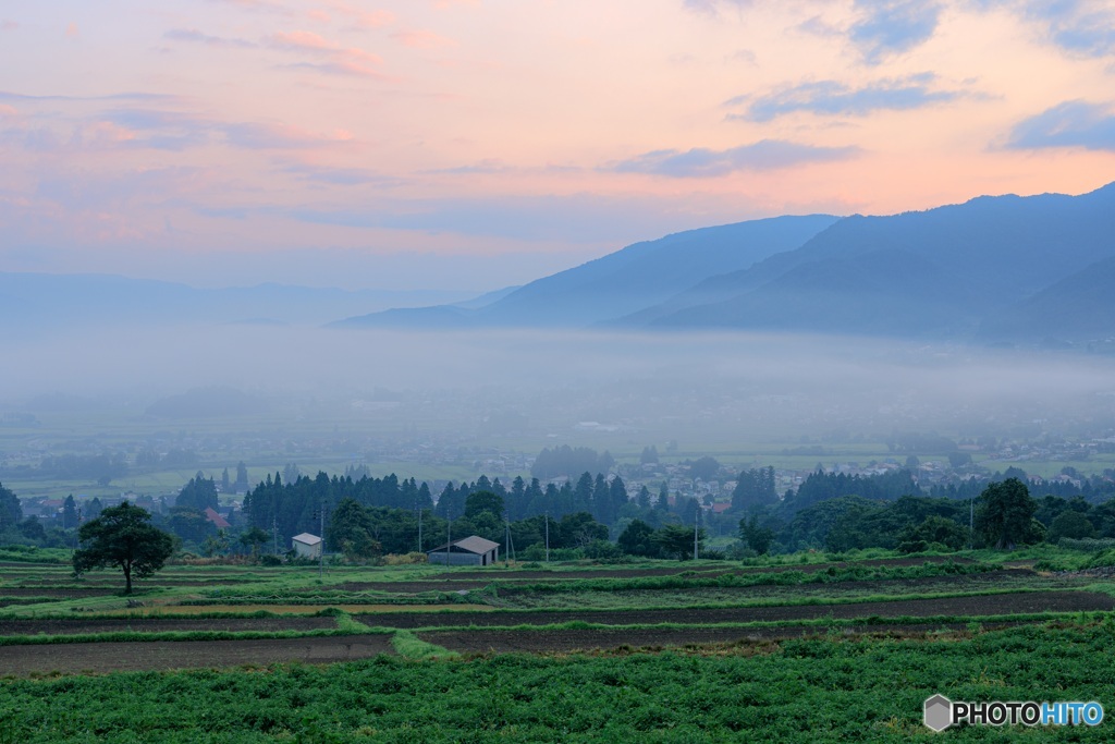 長野県・木島平村 朝霧と朝焼けの風景