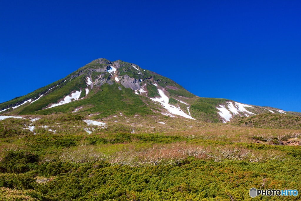 北海道・斜里町 初夏の羅臼岳の風景