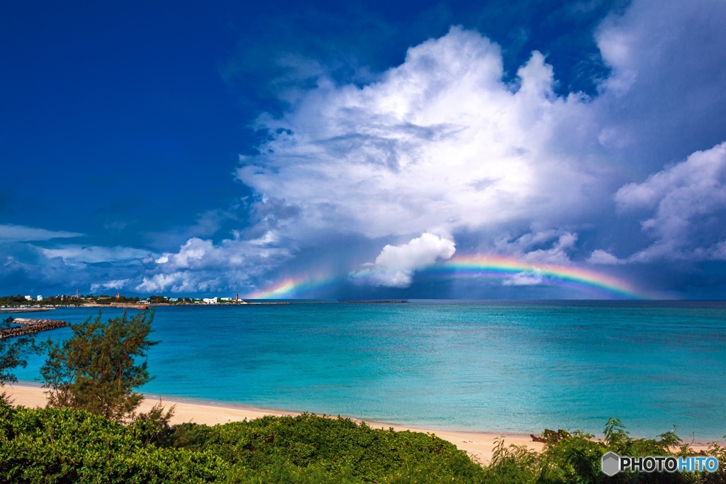 鹿児島県・与論島 海に掛かる虹