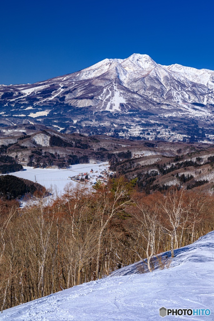 長野県・斑尾高原から望む冬の妙高山の風景 3