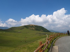 火の国の緑に、青と白