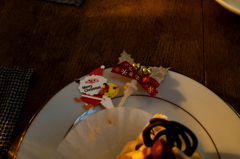 ケーキに付いてるクリスマスの飾り。持っていこうか悩んじゃう