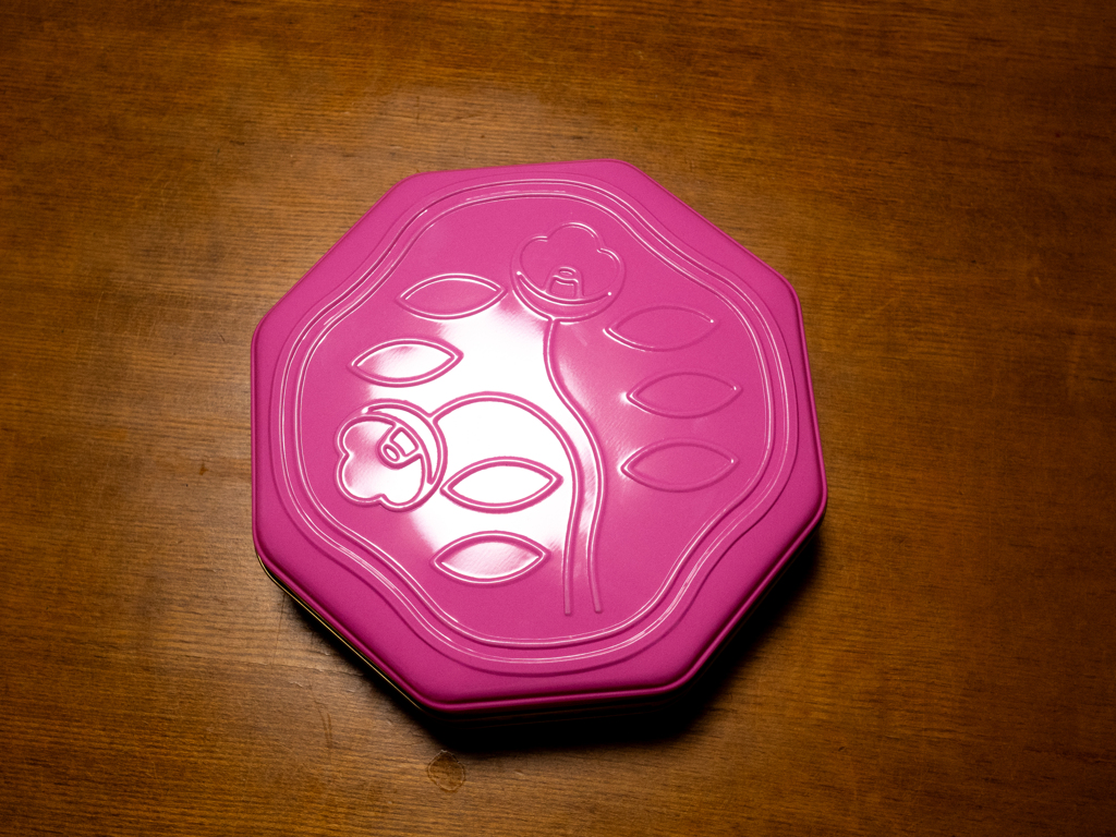 お菓子の缶て魅力的ですよね