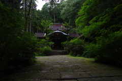 佇立