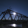 月と鉄橋