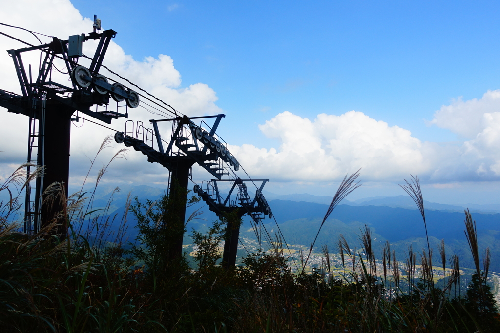 廃ゴンドラと秋の空