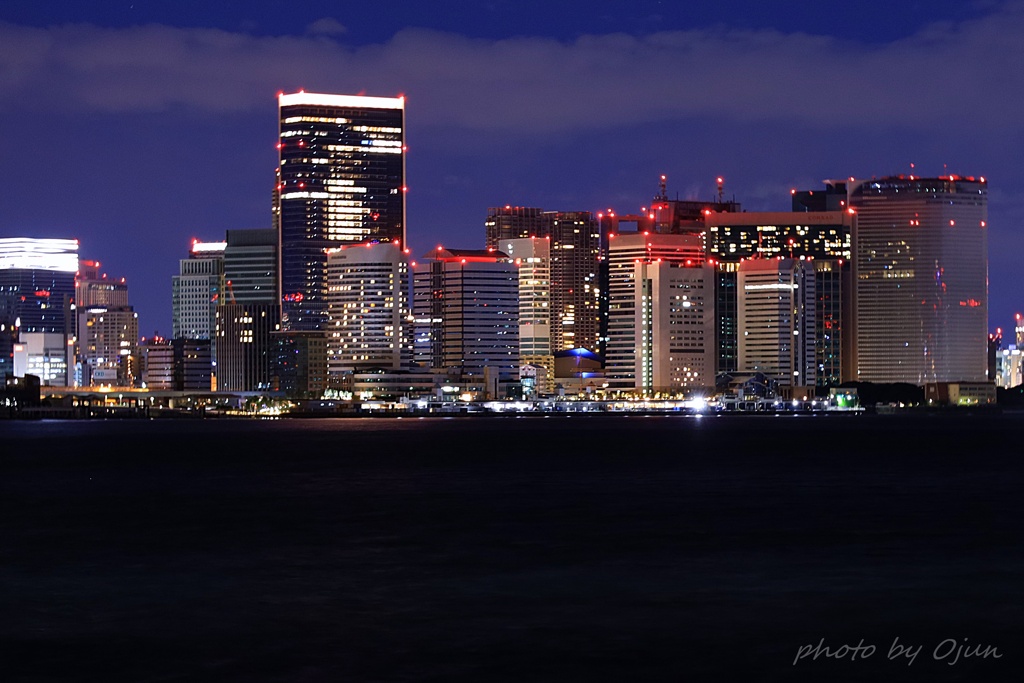 海の向こうの夜景