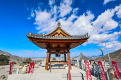 山麓の鐘楼