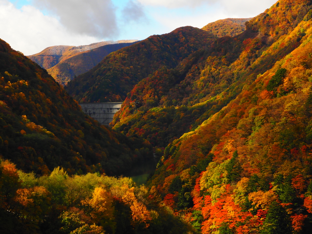 錦秋の奈川度ダム