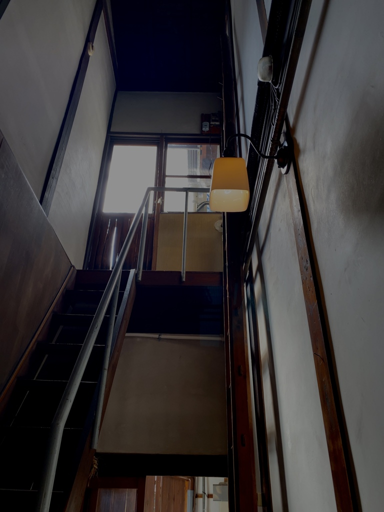 屋根裏の灯火　ゲストハウス糸屋