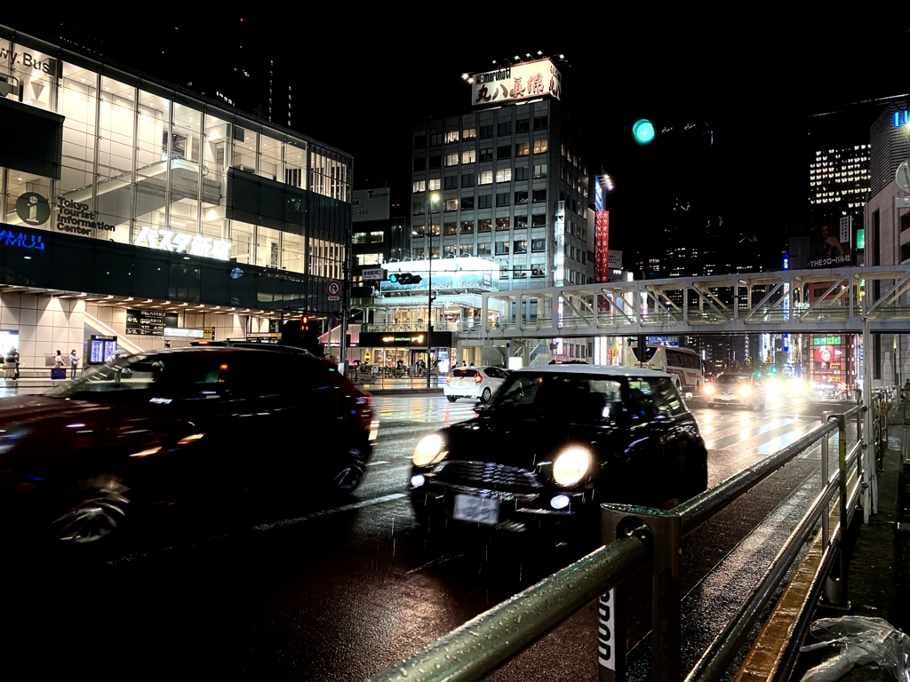 雨の新宿