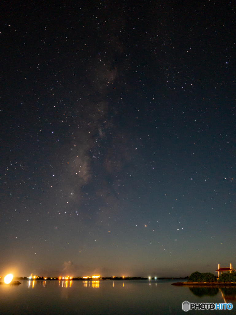 天の川と凪と夜景