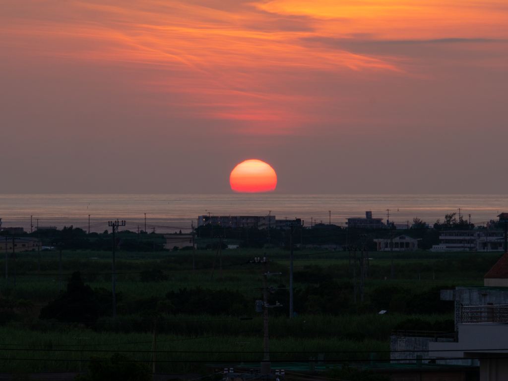 与那覇湾に沈む夕陽