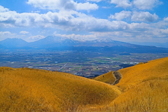 遠くの峰々は薄化粧 