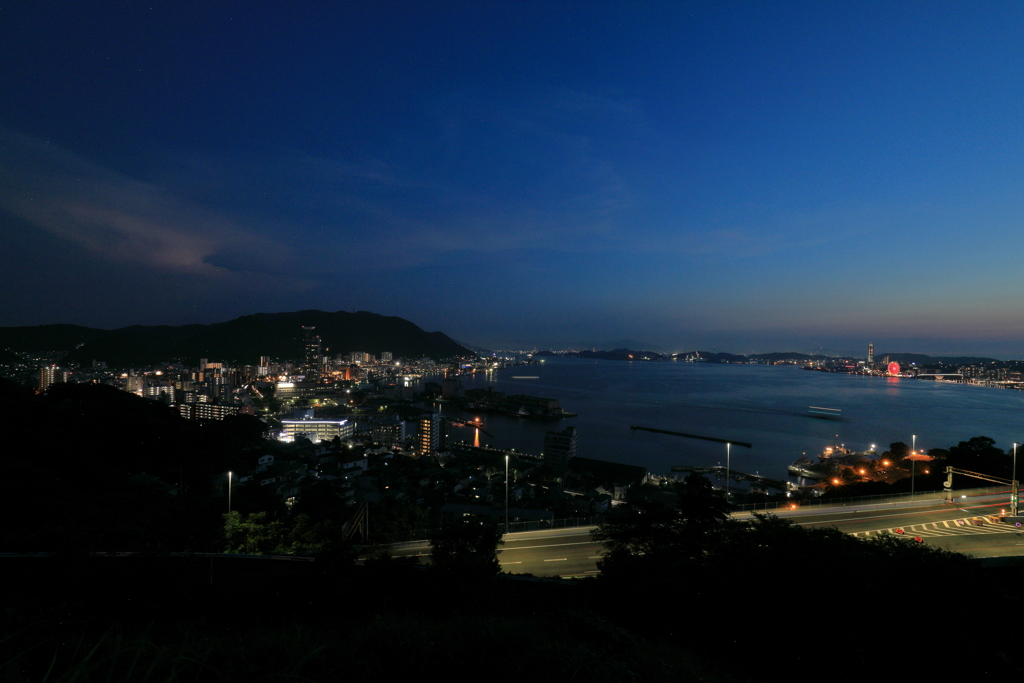 関門海峡の夕暮れ時