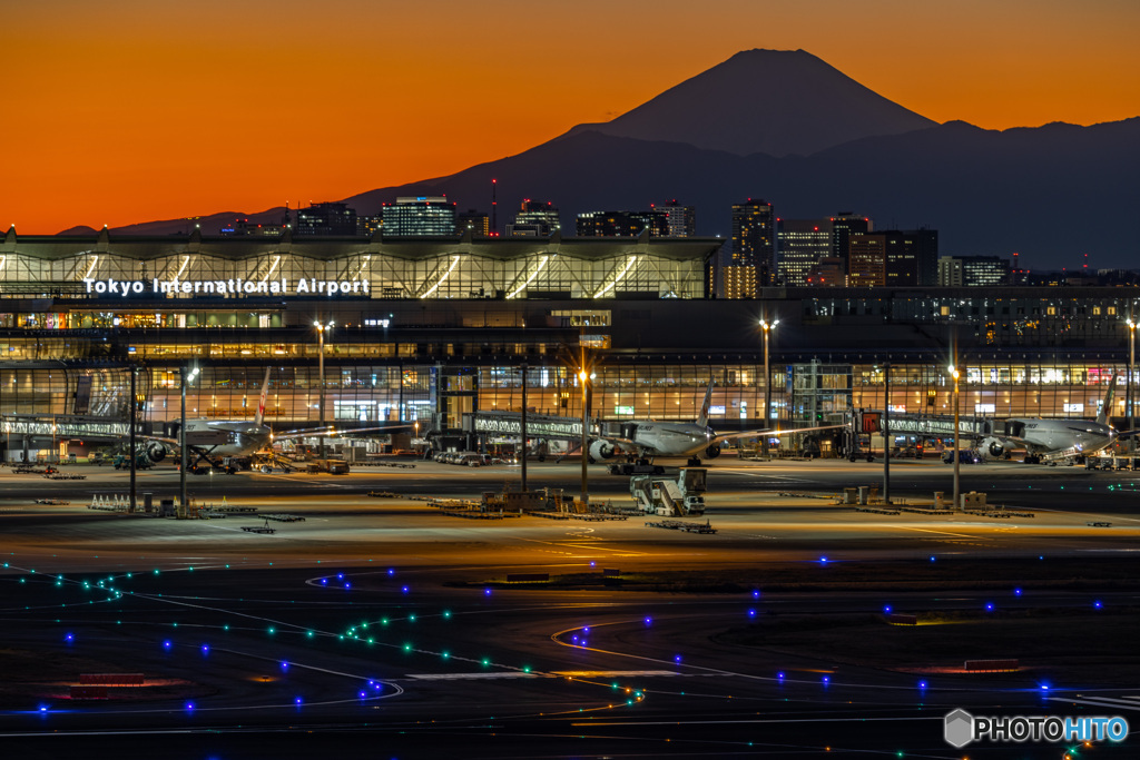 富士山と羽田空港(夕方)