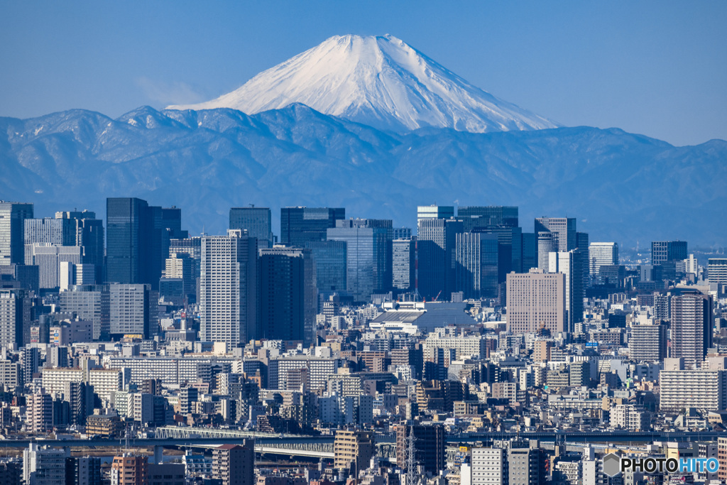 東京のビル群と富士山