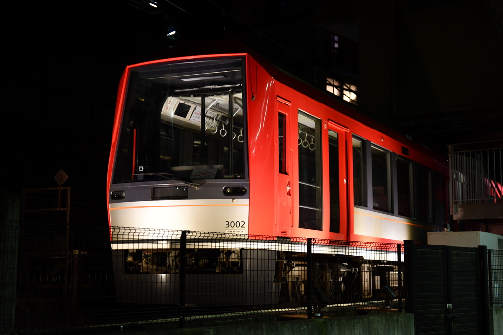 夜の箱根湯本駅と登山鉄道➁