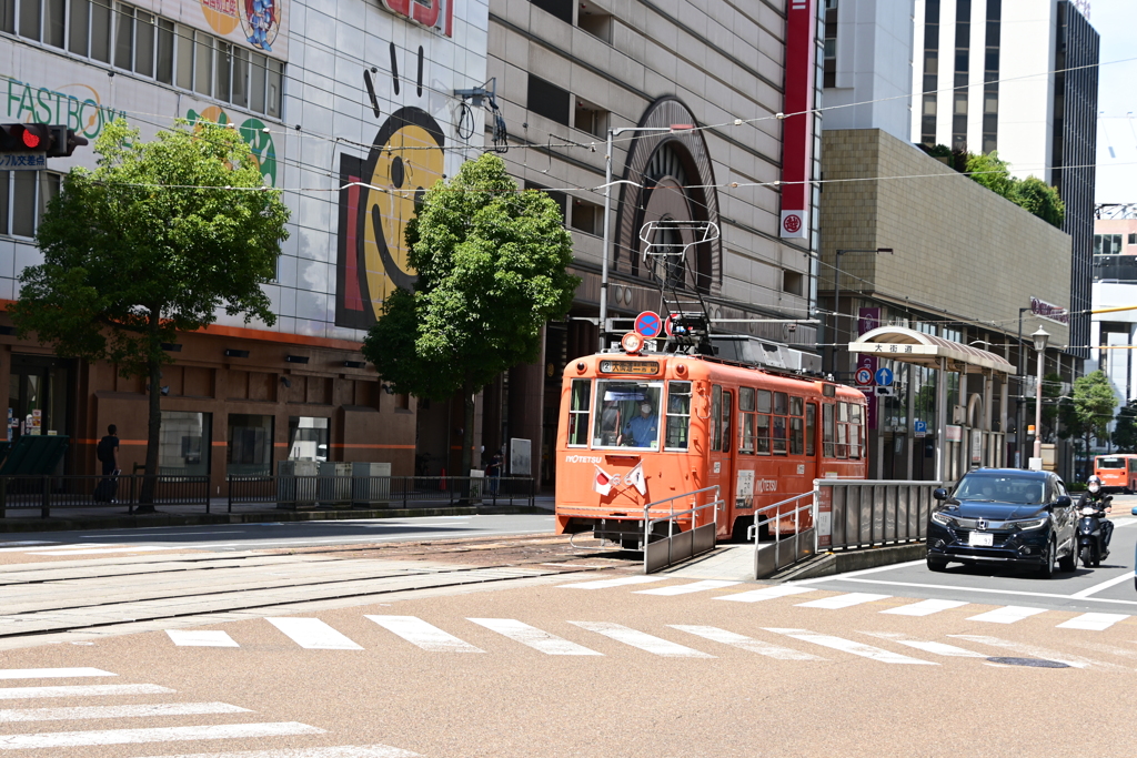 大街道駅を出発する市内電車