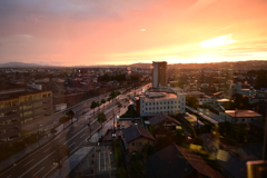 某ホテルからの高岡市の眺望と雨上がりの夕日