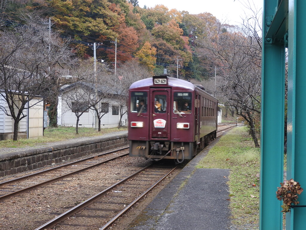 この気動車で相老駅へ！