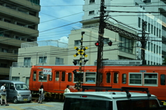 伊予鉄道高浜線とクロスする踏切