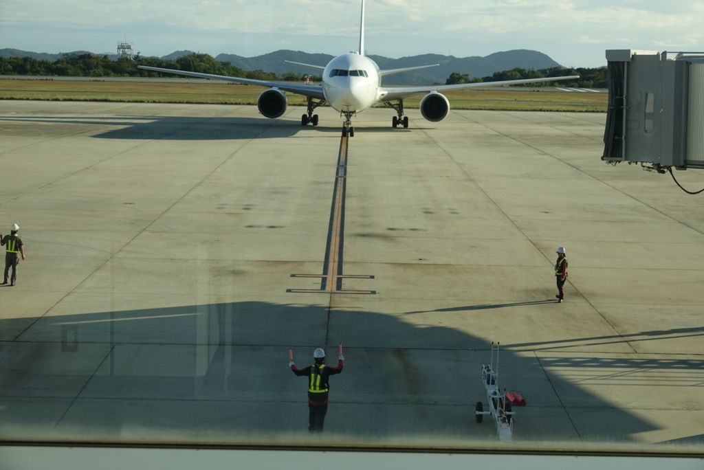 広島空港へ到着する飛行機