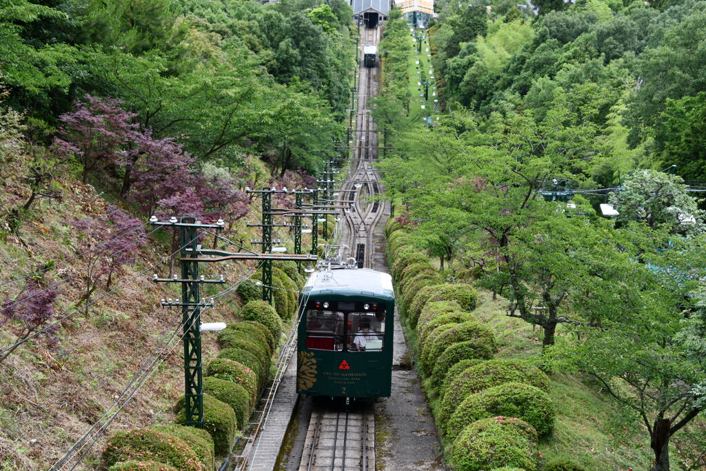 府中駅から上ってくるケーブルカーを眺める！