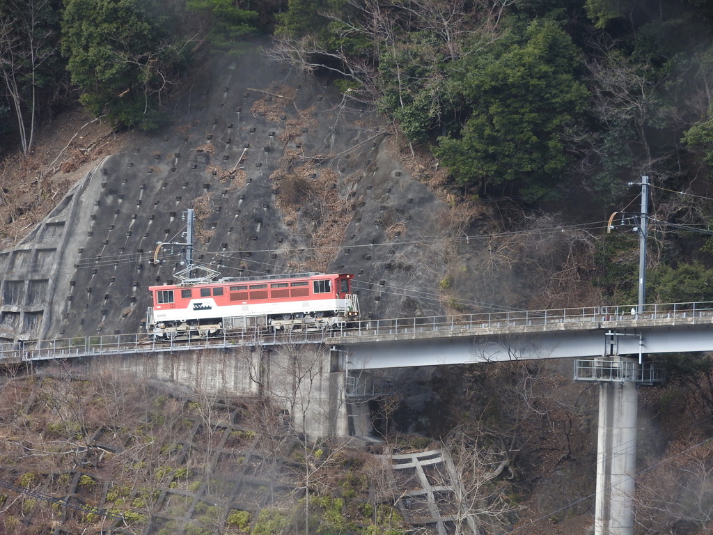 長島ダムよりアプト式鉄道区間を眺望！