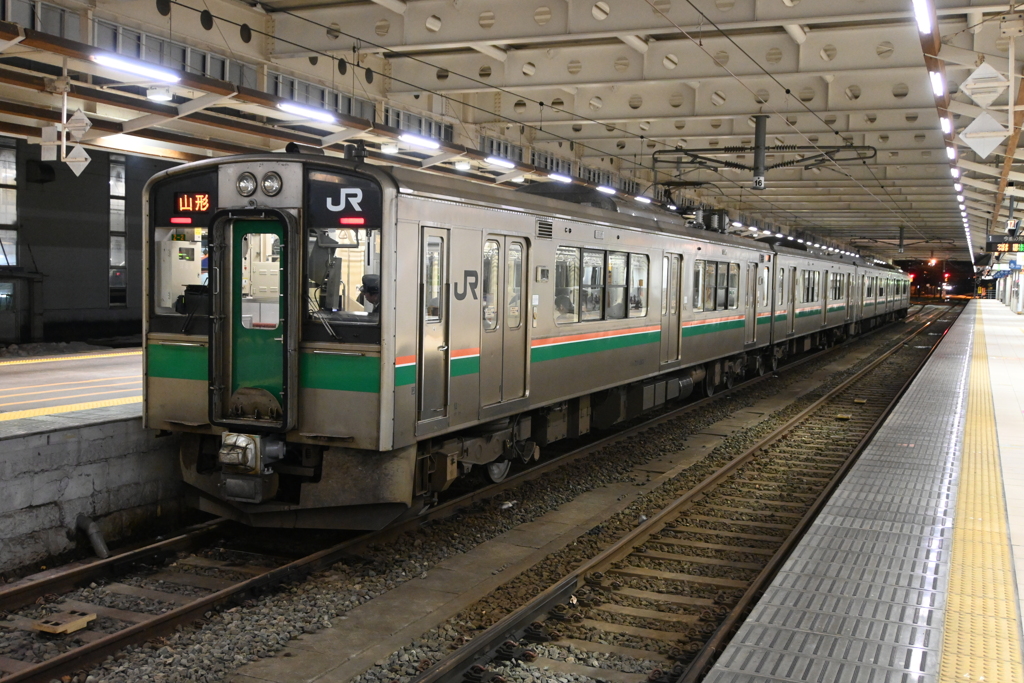 奥羽本線の普通電車4両編成