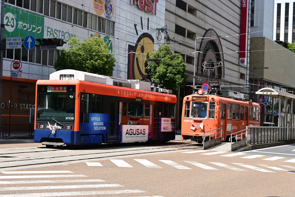 大街道のいよてつ市内電車