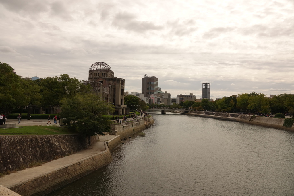本川(旧太田川)と原爆ドーム(旧広島県産業奨励館）